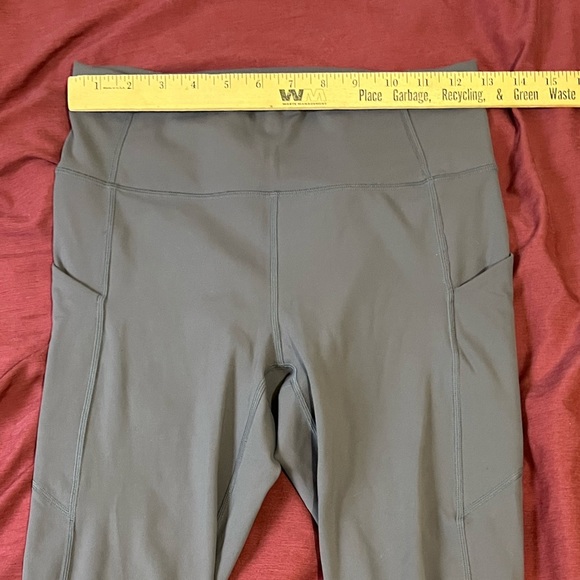 *SOLD* Fabletics Oasis High Waisted Pocket 7/8 Leggings; Size M; Color Shadow - Picture 3 of 8